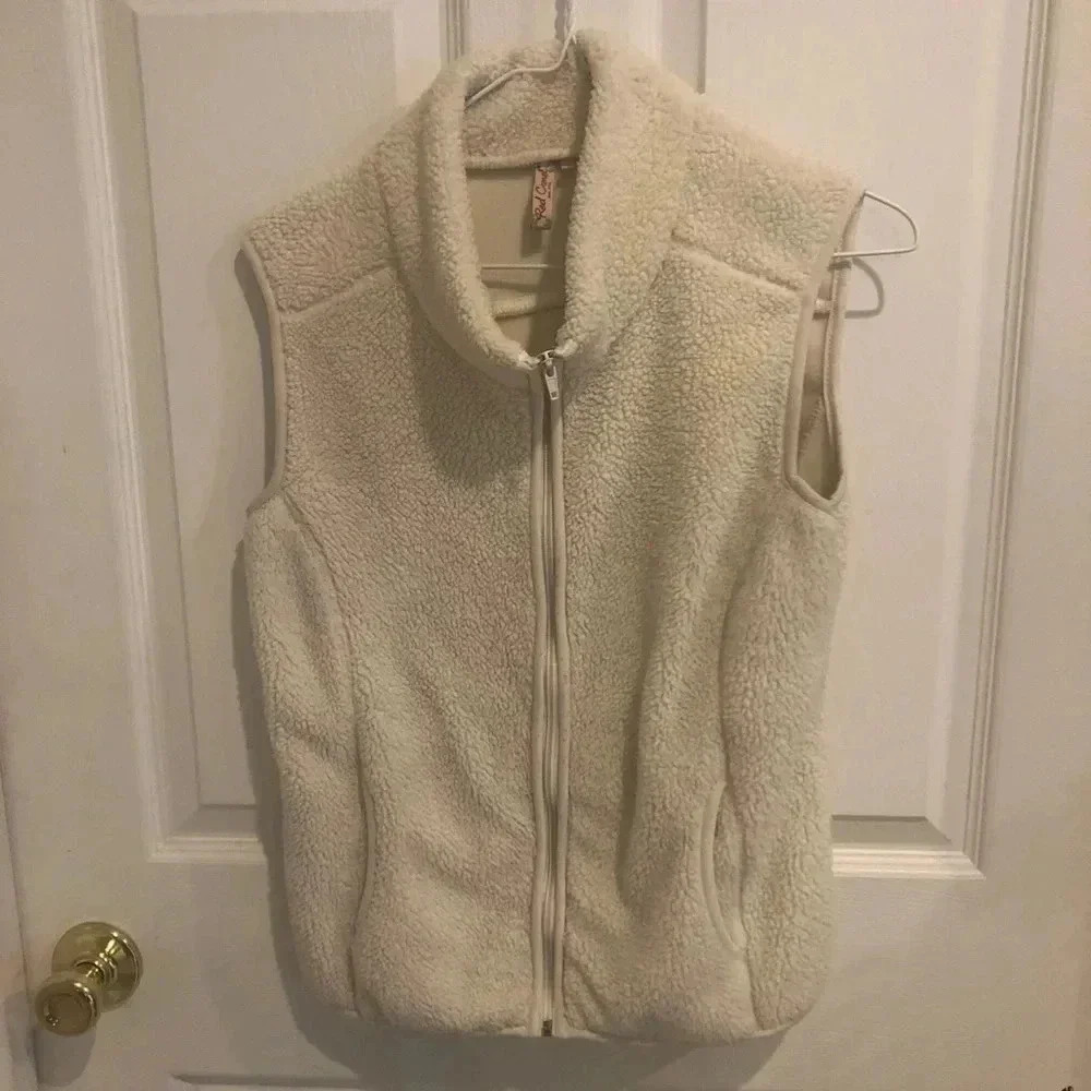 Red camel /off white vest / sz med